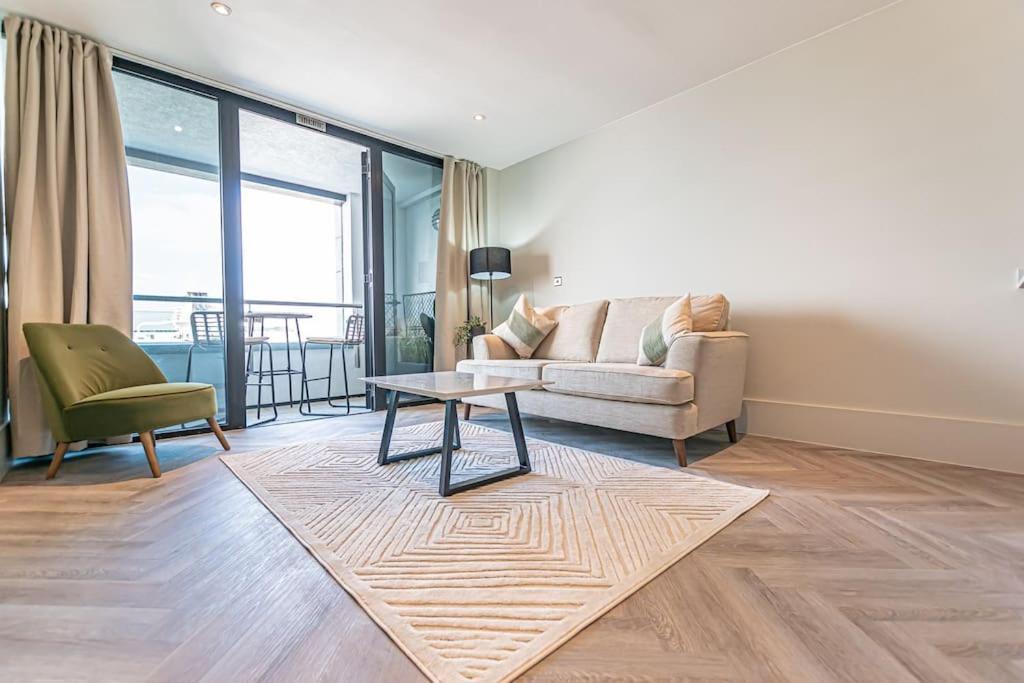 Apartment Open Balconey River View! Wow *